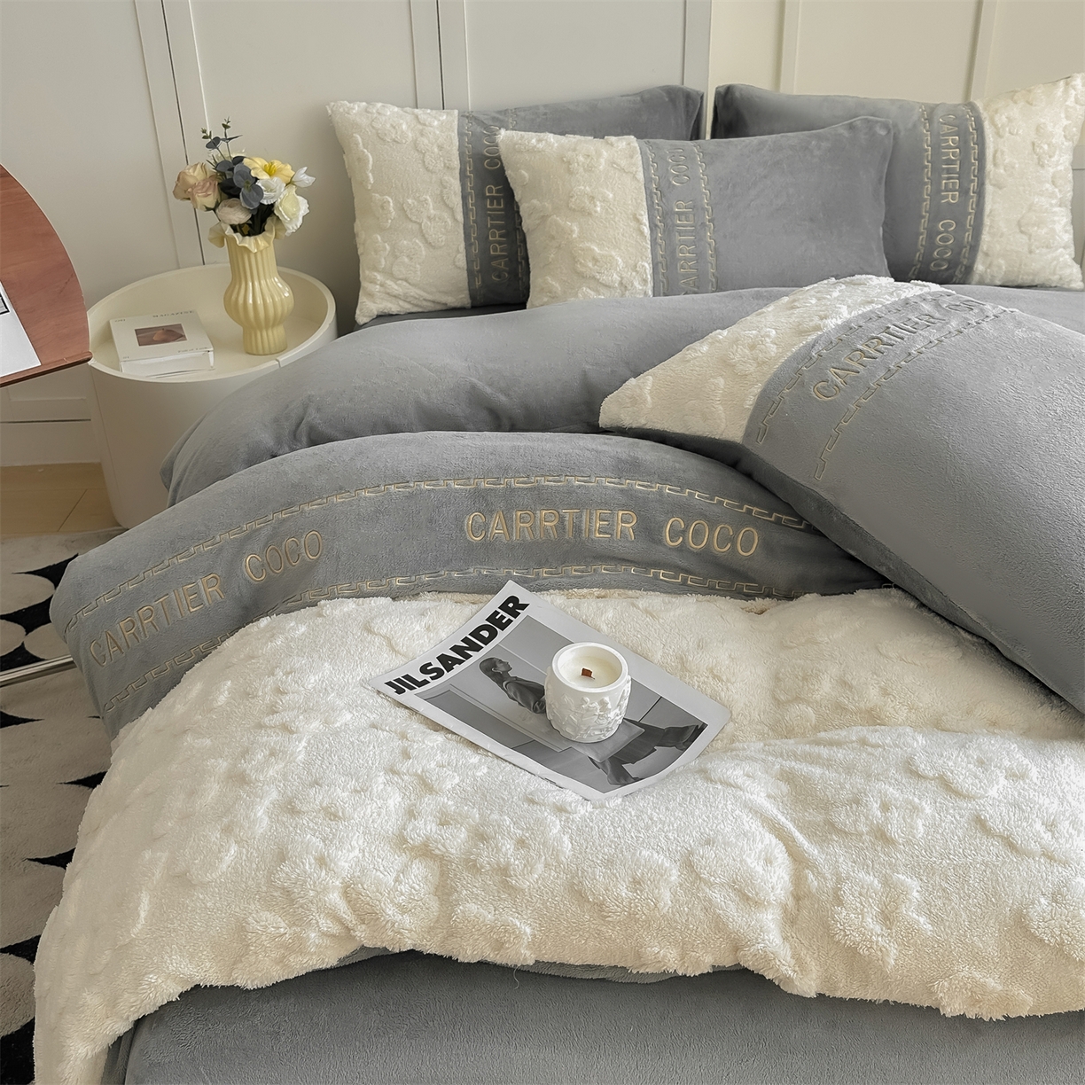 91家纺网 家纺一手货源 找家纺 灰鲸 2025新款牛奶绒拼接刺绣四件套-安娜 安娜-绅士灰