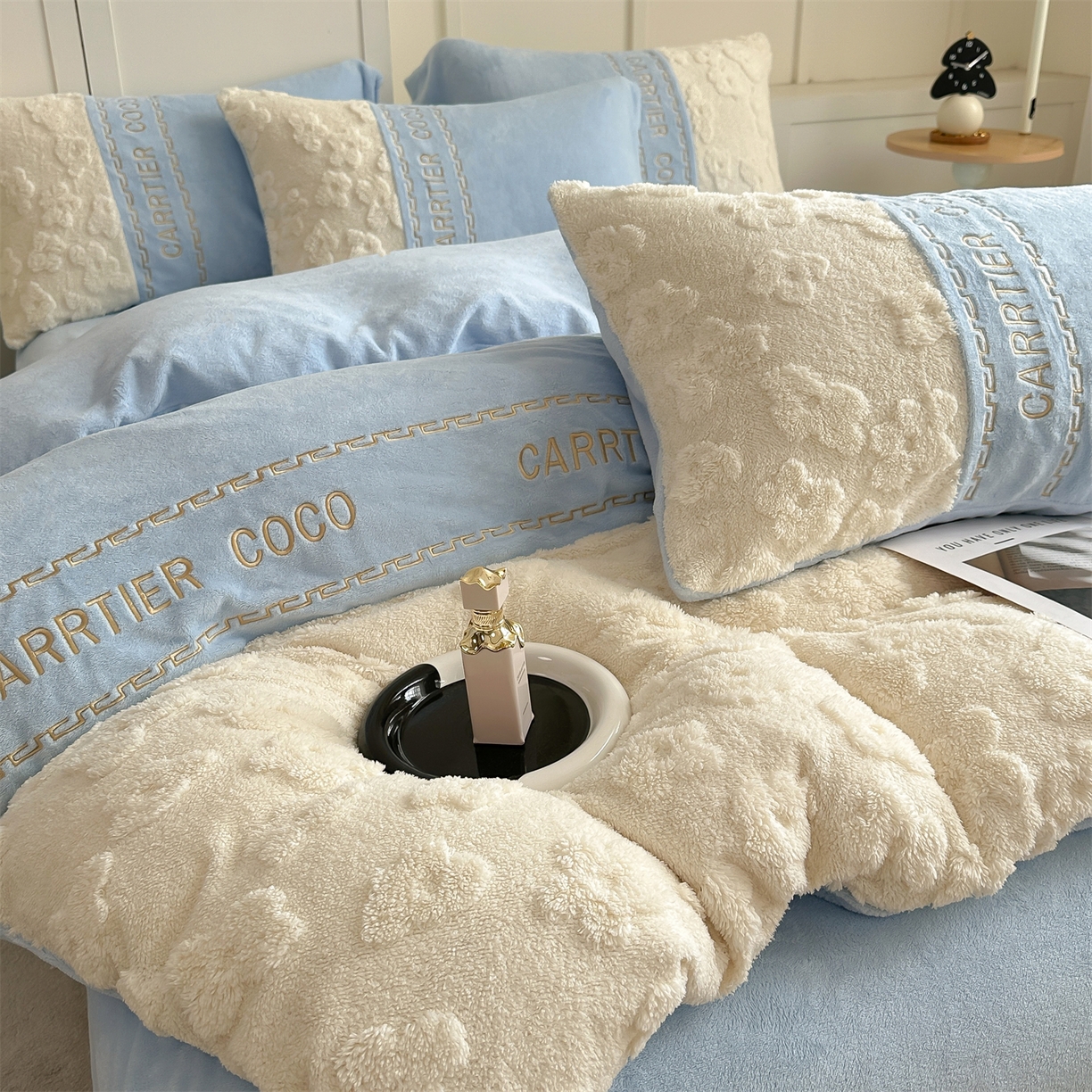 91家纺网 家纺一手货源 找家纺 （总）灰鲸 2025新款牛奶绒拼接刺绣四件套-安娜