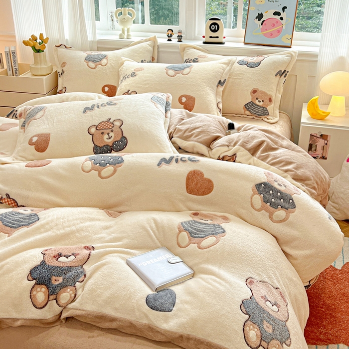 91家纺网 家纺一手货源 找家纺 韩巢家纺 2025新款高克重雪花绒牛奶绒四件套 英伦熊