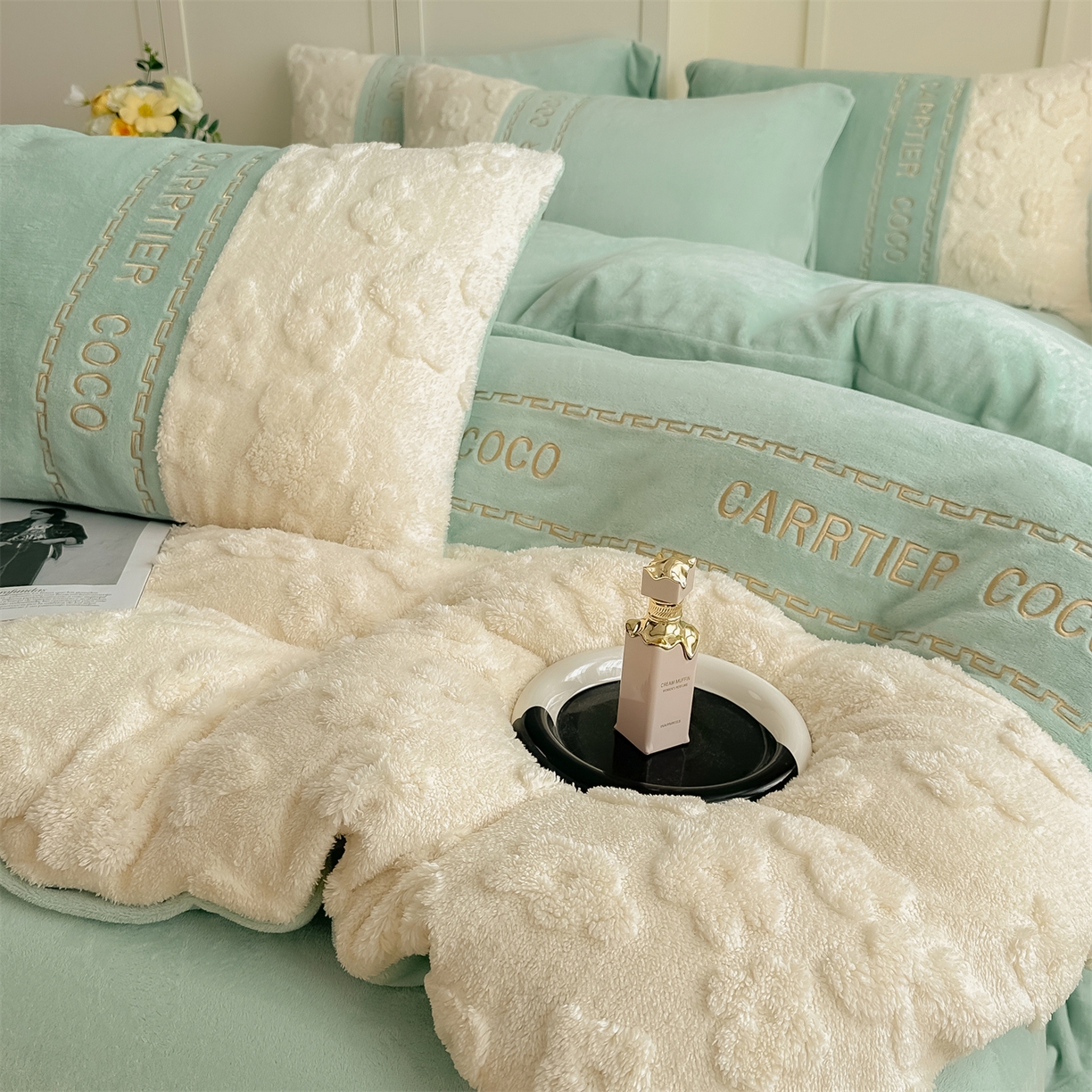 91家纺网 家纺一手货源 找家纺 灰鲸 2025新款牛奶绒拼接刺绣四件套-安娜 安娜-抹茶绿