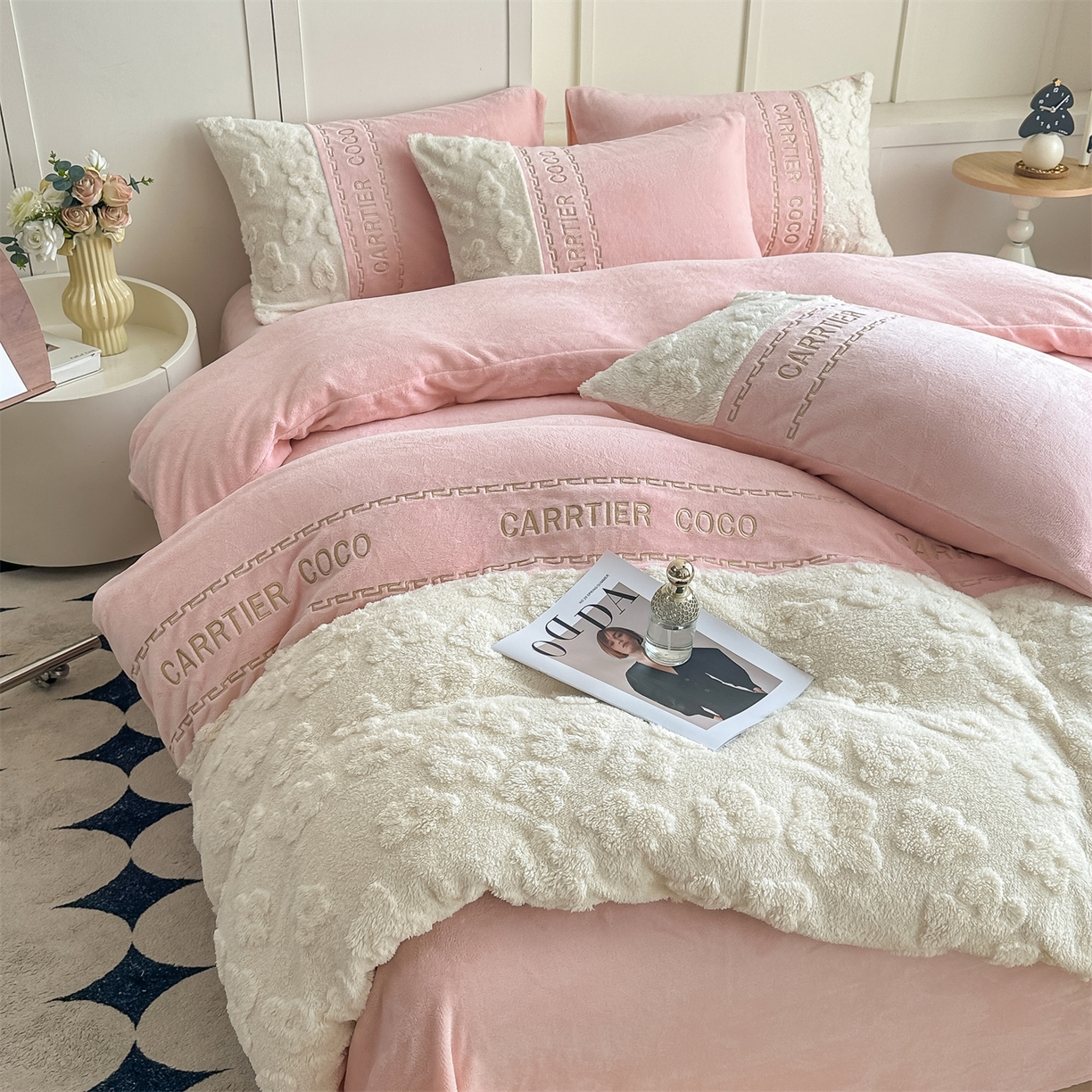 91家纺网 家纺一手货源 找家纺 灰鲸 2025新款牛奶绒拼接刺绣四件套-安娜 安娜-可可粉