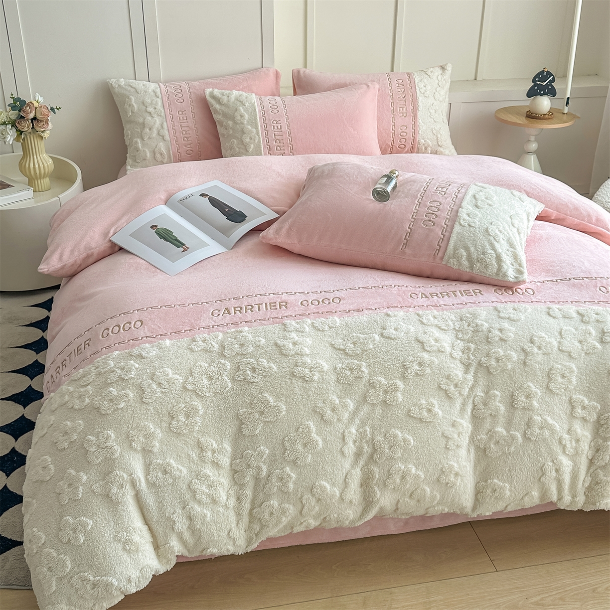 91家纺网 家纺一手货源 找家纺 灰鲸 2025新款牛奶绒拼接刺绣四件套-安娜 安娜-可可粉