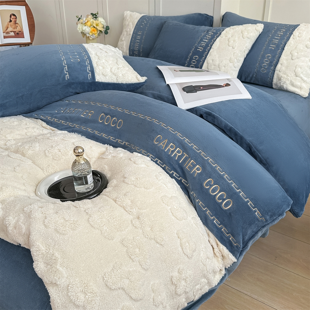 91家纺网 家纺一手货源 找家纺 灰鲸 2025新款牛奶绒拼接刺绣四件套-安娜 安娜-宾利蓝