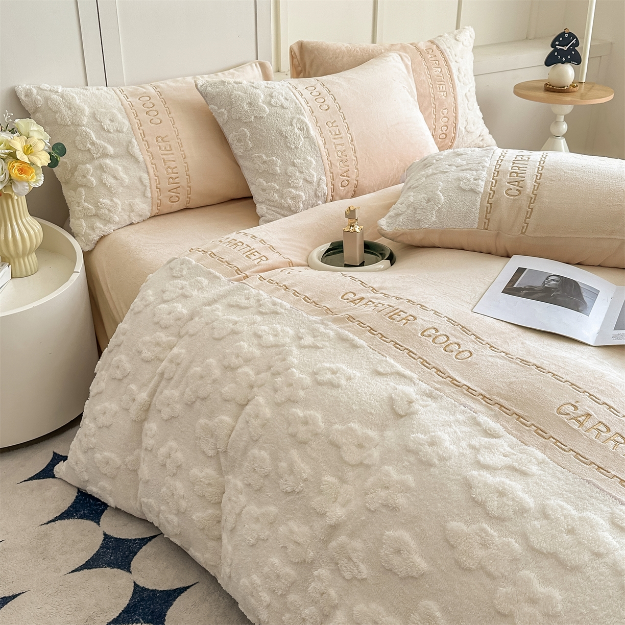 91家纺网 家纺一手货源 找家纺 灰鲸 2025新款牛奶绒拼接刺绣四件套-安娜 安娜-奶茶