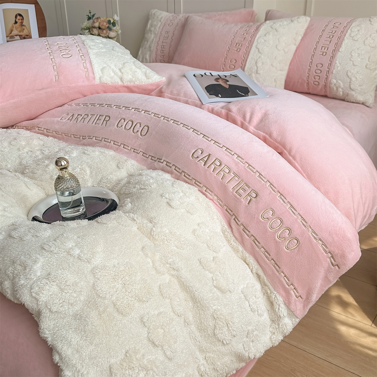 91家纺网 家纺一手货源 找家纺 灰鲸 2025新款牛奶绒拼接刺绣四件套-安娜 安娜-可可粉