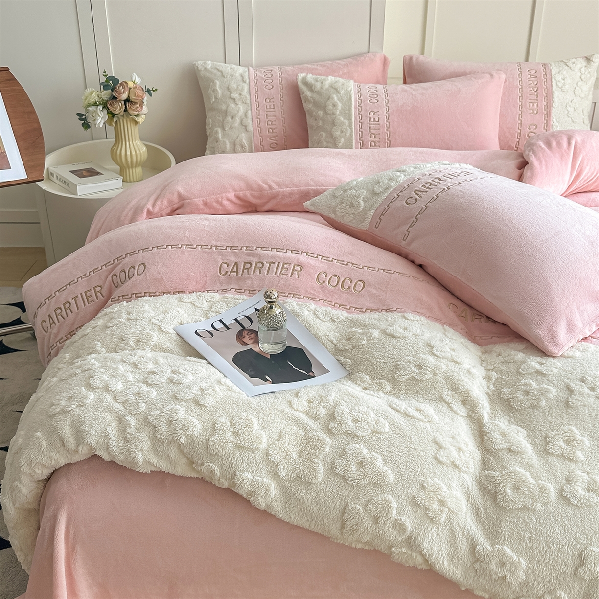 91家纺网 家纺一手货源 找家纺 灰鲸 2025新款牛奶绒拼接刺绣四件套-安娜 安娜-可可粉