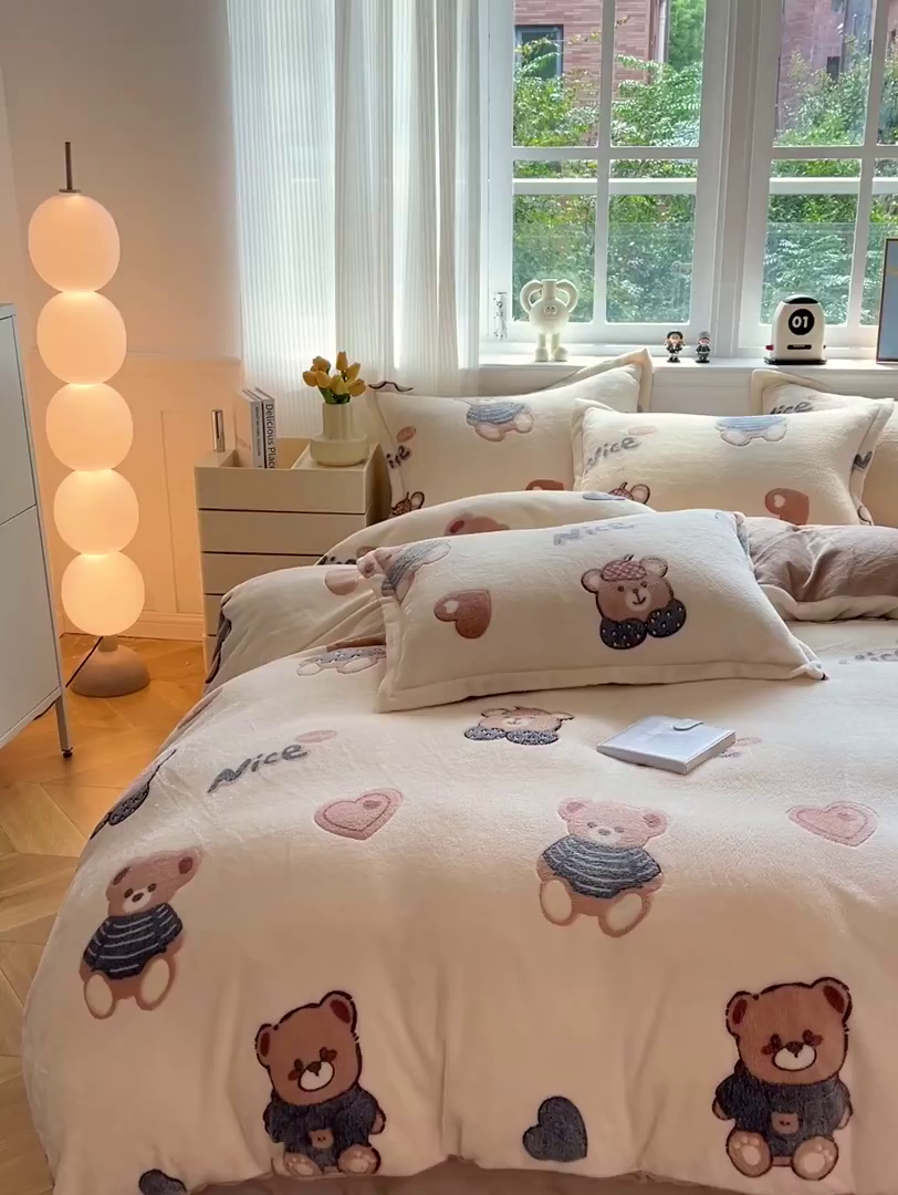 91家纺网 家纺一手货源 找家纺 韩巢家纺 2025新款高克重雪花绒牛奶绒四件套 英伦熊