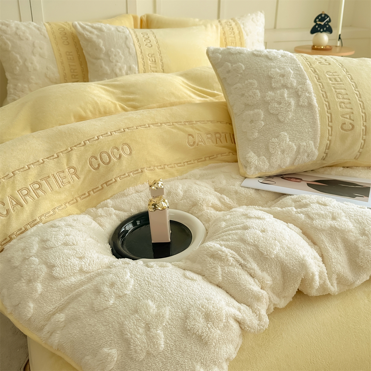 91家纺网 家纺一手货源 找家纺 灰鲸 2025新款牛奶绒拼接刺绣四件套-安娜 安娜-奶黄