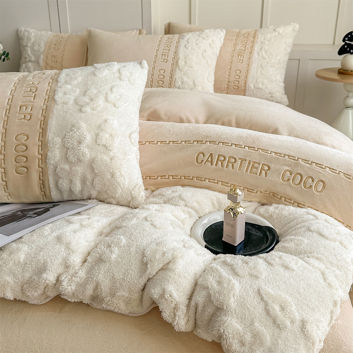 91家纺网 家纺一手货源 找家纺 灰鲸 2025新款牛奶绒拼接刺绣四件套-安娜 安娜-奶茶