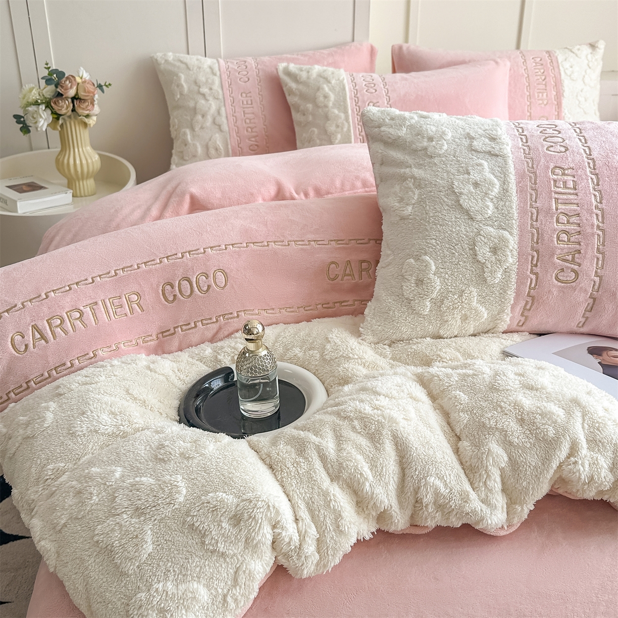 91家纺网 家纺一手货源 找家纺 灰鲸 2025新款牛奶绒拼接刺绣四件套-安娜 安娜-可可粉