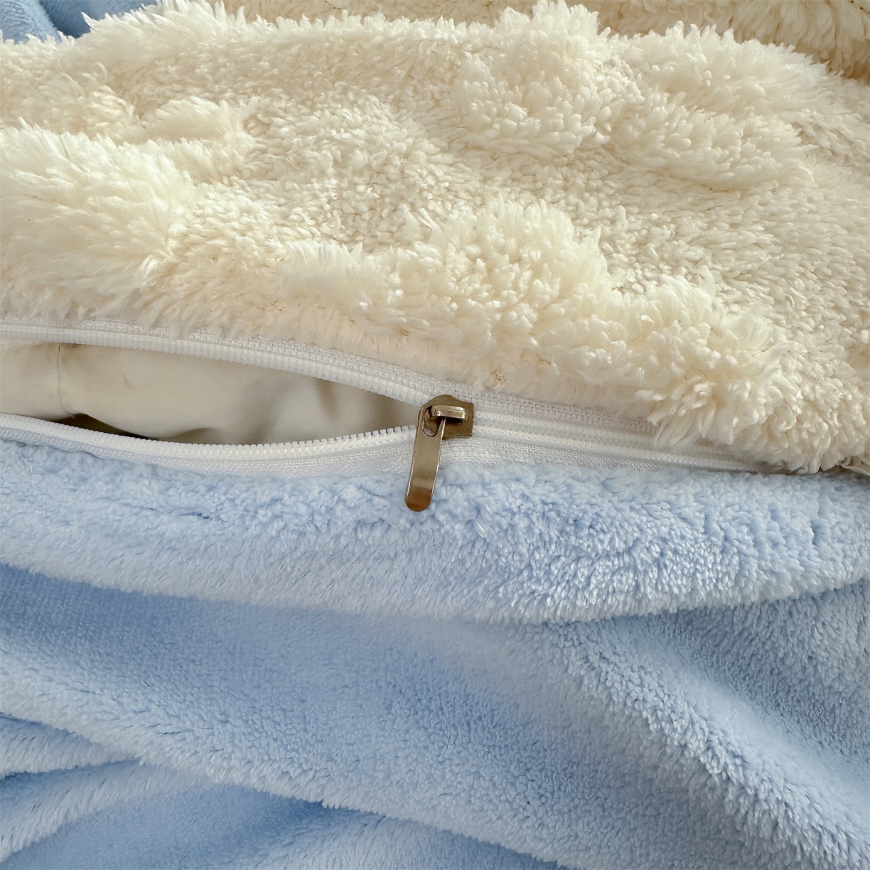 91家纺网 家纺一手货源 找家纺 （总）灰鲸 2025新款牛奶绒拼接刺绣四件套-安娜