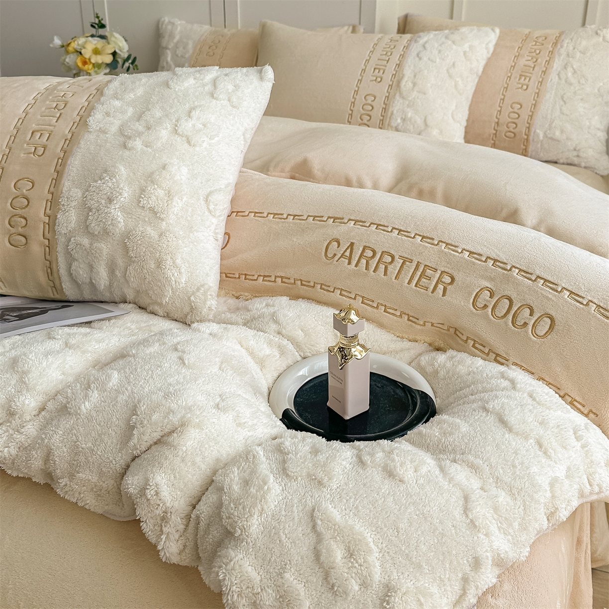 91家纺网 家纺一手货源 找家纺 灰鲸 2025新款牛奶绒拼接刺绣四件套-安娜 安娜-奶茶