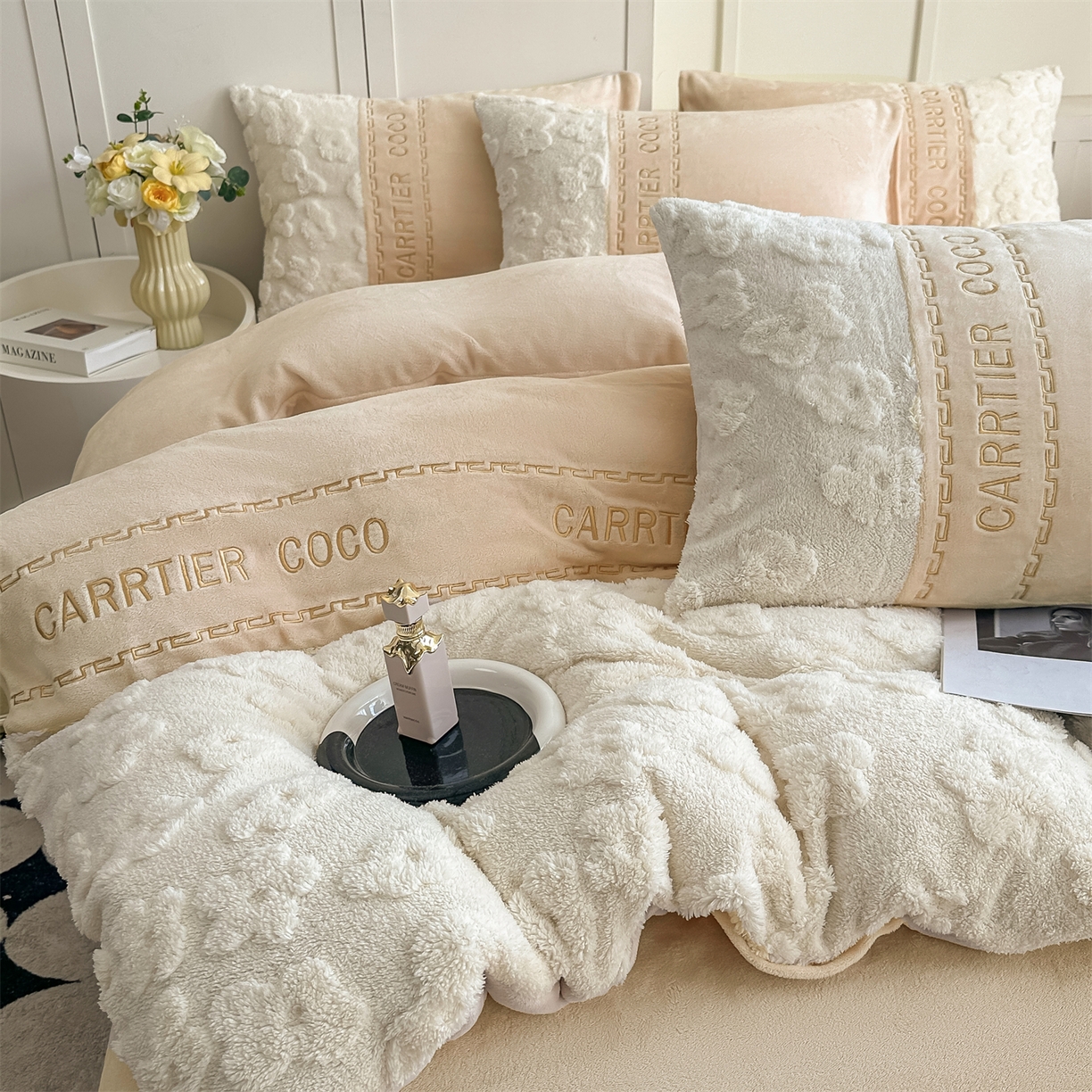 91家纺网 家纺一手货源 找家纺 灰鲸 2025新款牛奶绒拼接刺绣四件套-安娜 安娜-奶茶