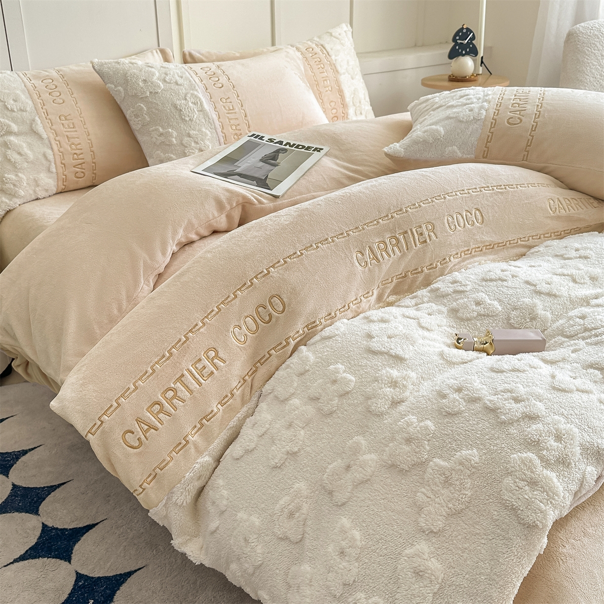 91家纺网 家纺一手货源 找家纺 灰鲸 2025新款牛奶绒拼接刺绣四件套-安娜 安娜-奶茶