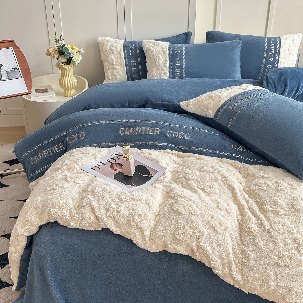 91家纺网 家纺一手货源 找家纺 灰鲸 2025新款牛奶绒拼接刺绣四件套-安娜 安娜-宾利蓝