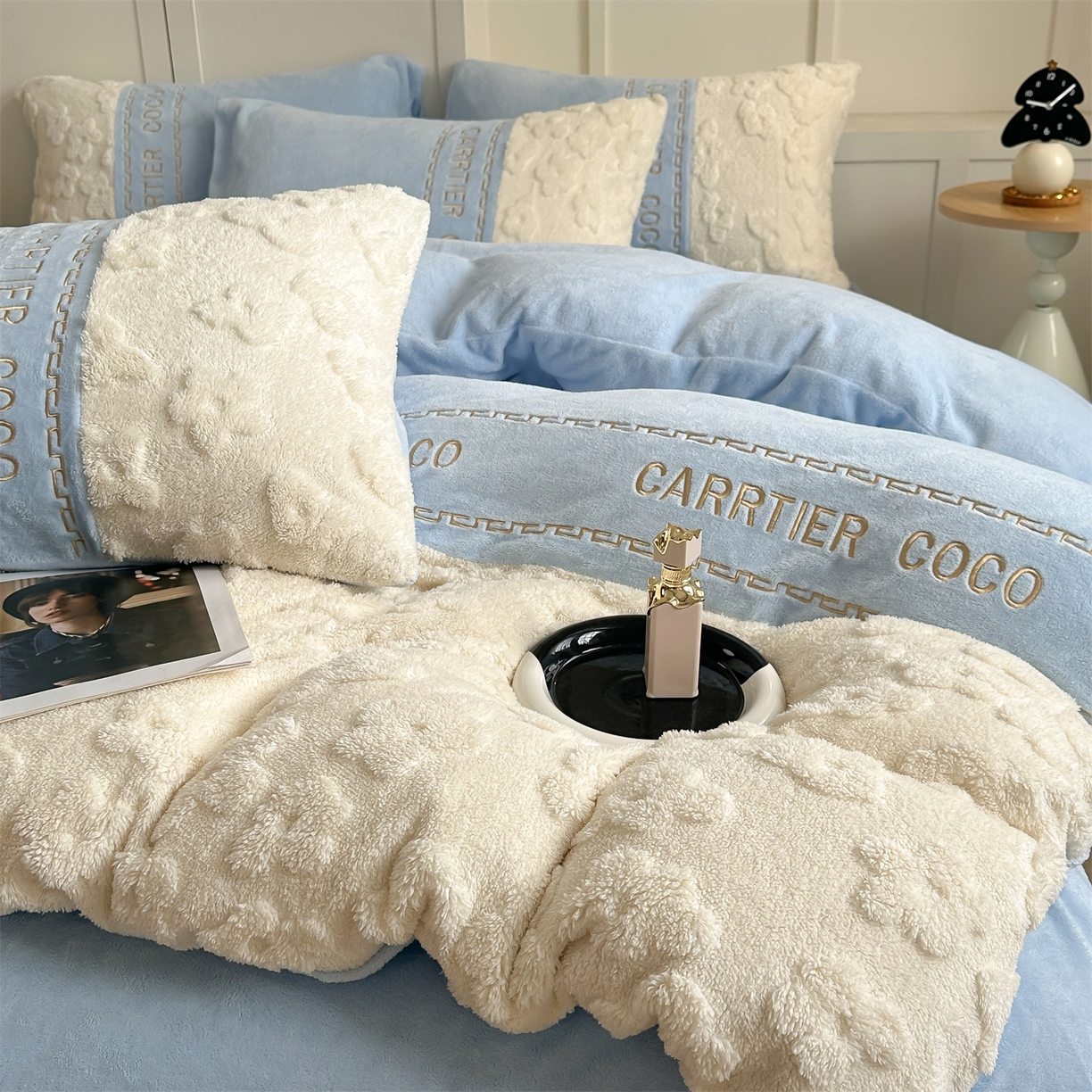 91家纺网 家纺一手货源 找家纺 灰鲸 2025新款牛奶绒拼接刺绣四件套-安娜 安娜-繁星蓝