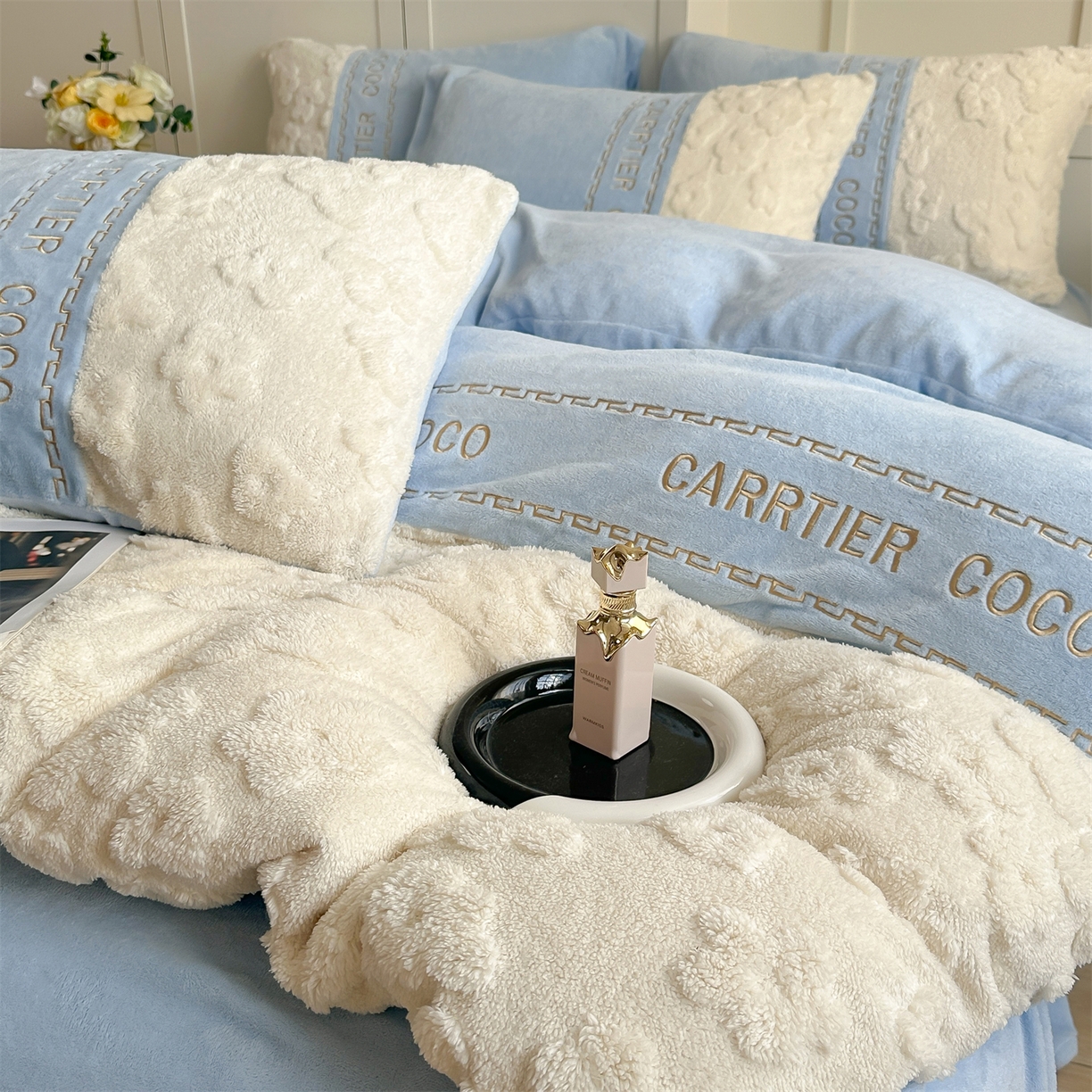 91家纺网 家纺一手货源 找家纺 灰鲸 2025新款牛奶绒拼接刺绣四件套-安娜 安娜-繁星蓝