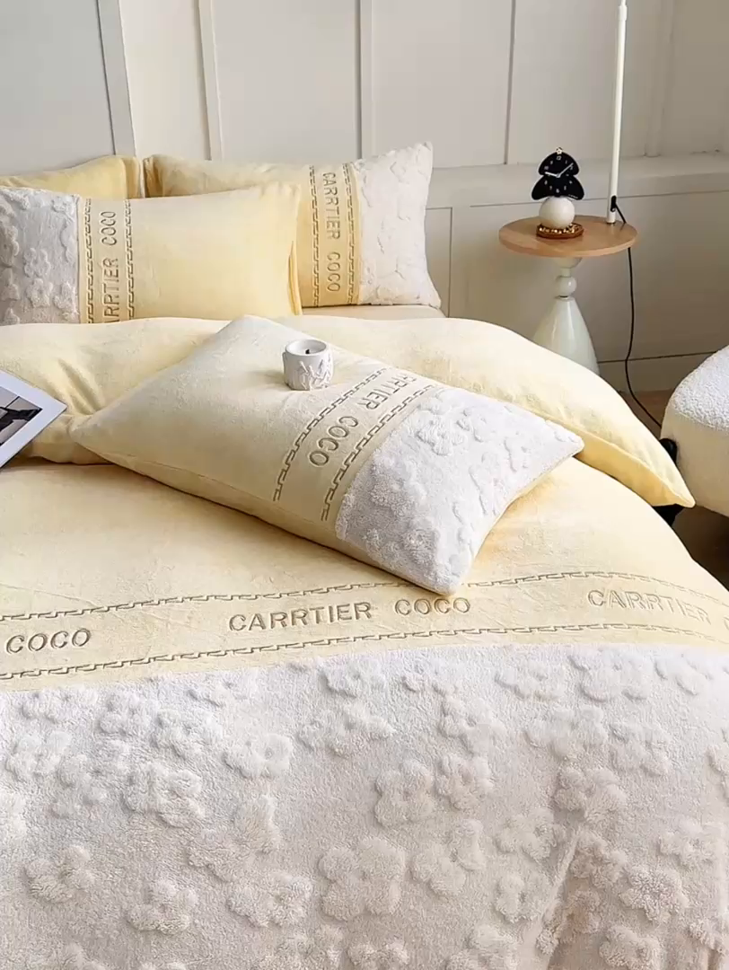 91家纺网 家纺一手货源 找家纺 灰鲸 2025新款牛奶绒拼接刺绣四件套-安娜 安娜-奶黄