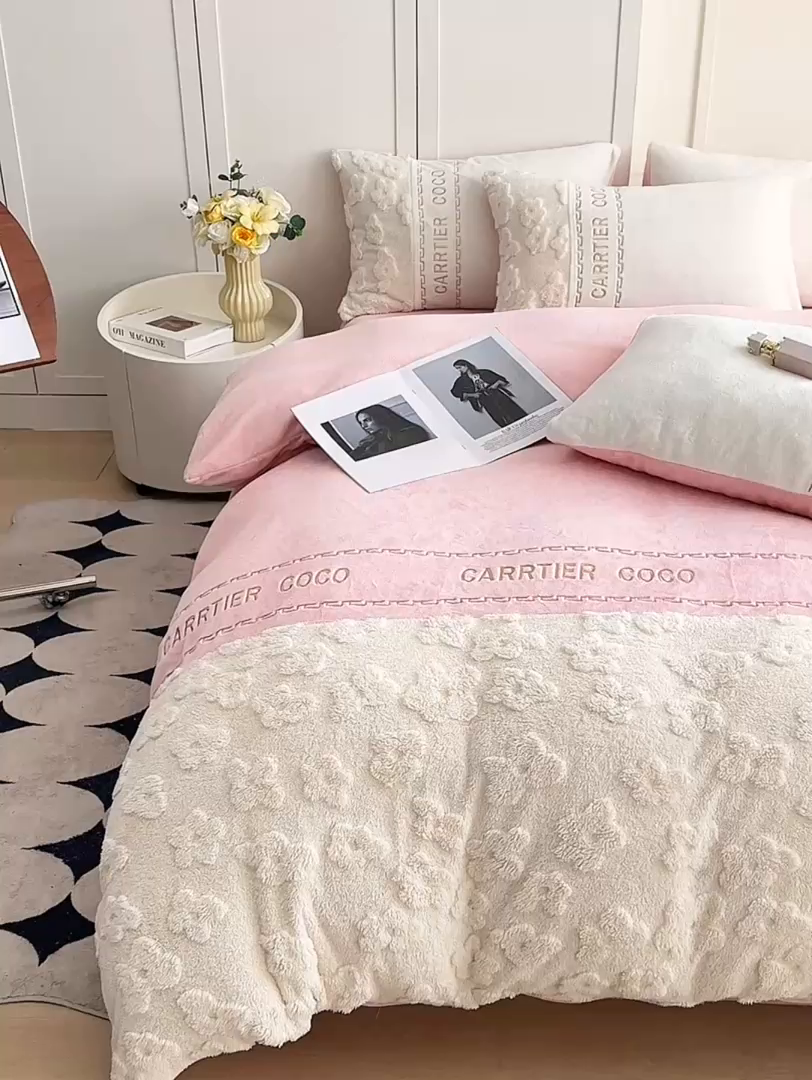 91家纺网 家纺一手货源 找家纺 灰鲸 2025新款牛奶绒拼接刺绣四件套-安娜 安娜-可可粉