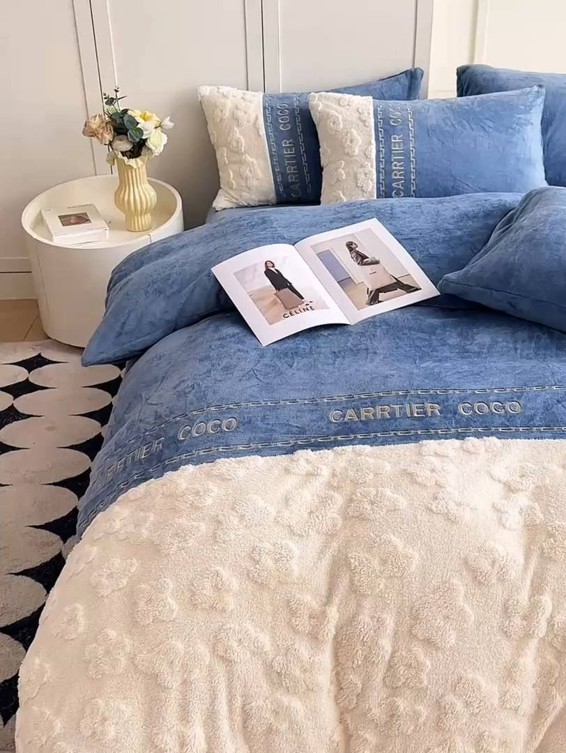 91家纺网 家纺一手货源 找家纺 灰鲸 2025新款牛奶绒拼接刺绣四件套-安娜 安娜-宾利蓝