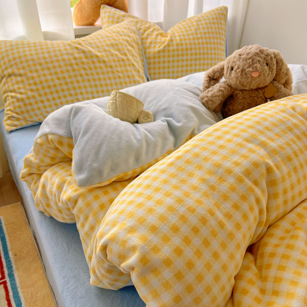 91家纺网 家纺一手货源 找家纺 繁花家居 2025新款小清新180克跑量款牛奶绒三件套四件套 浅蓝黄格