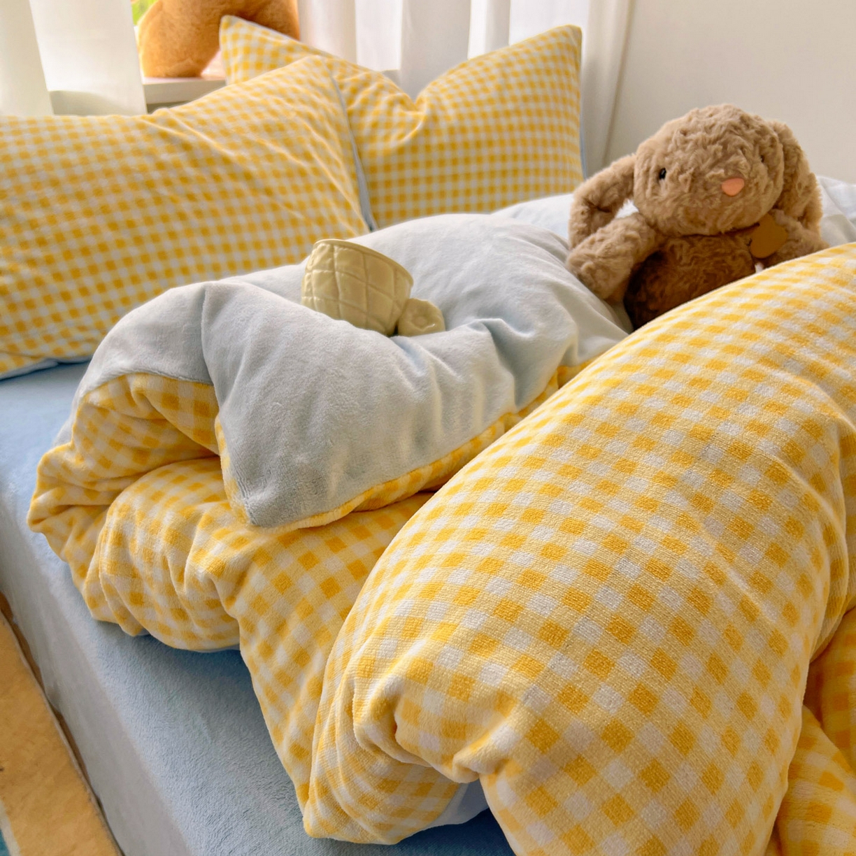 91家纺网 家纺一手货源 找家纺 繁花家居 2025新款小清新180克跑量款牛奶绒三件套四件套 浅蓝黄格