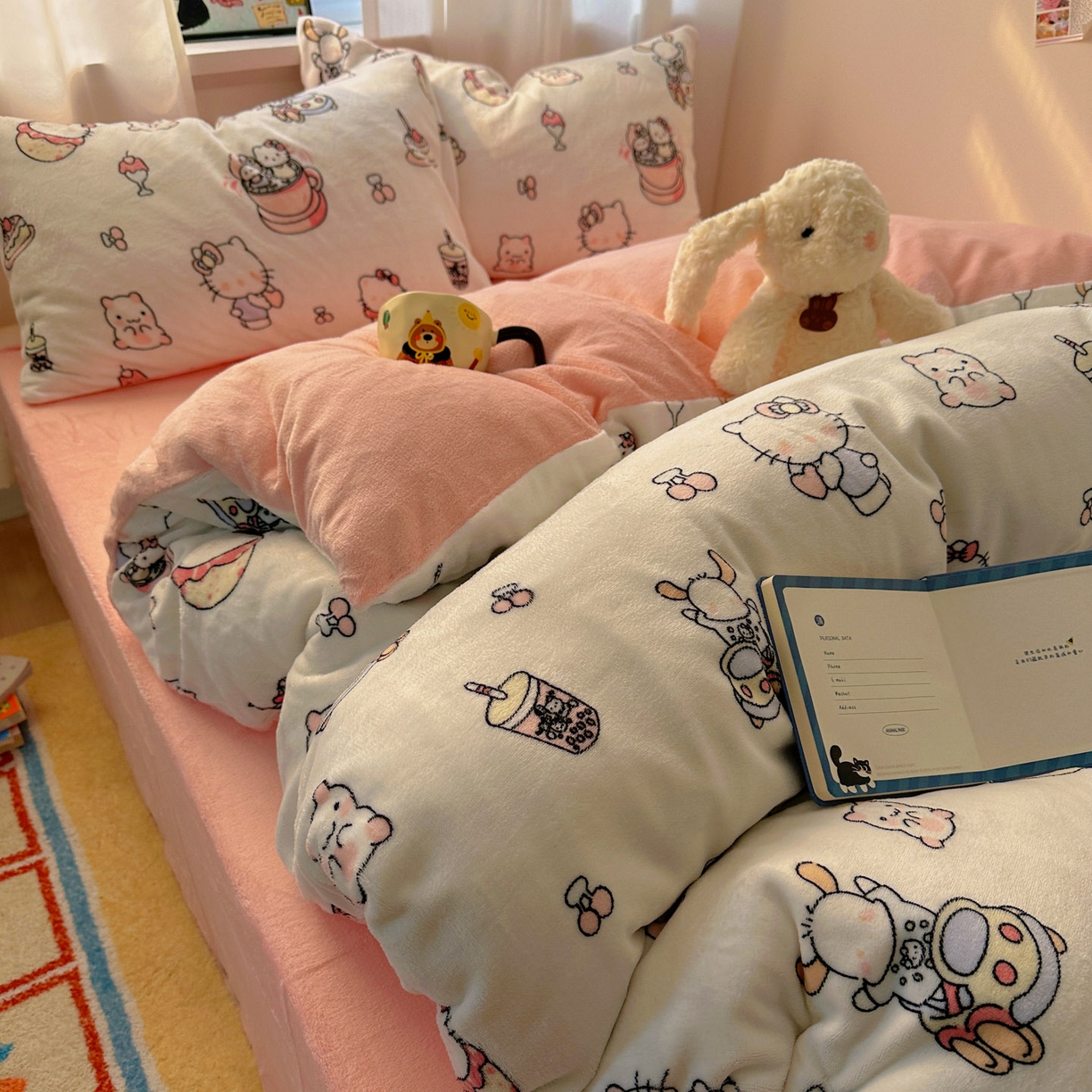 91家纺网 家纺一手货源 找家纺 繁花家居 2025新款小清新180克跑量款牛奶绒三件套四件套 甜心小猫