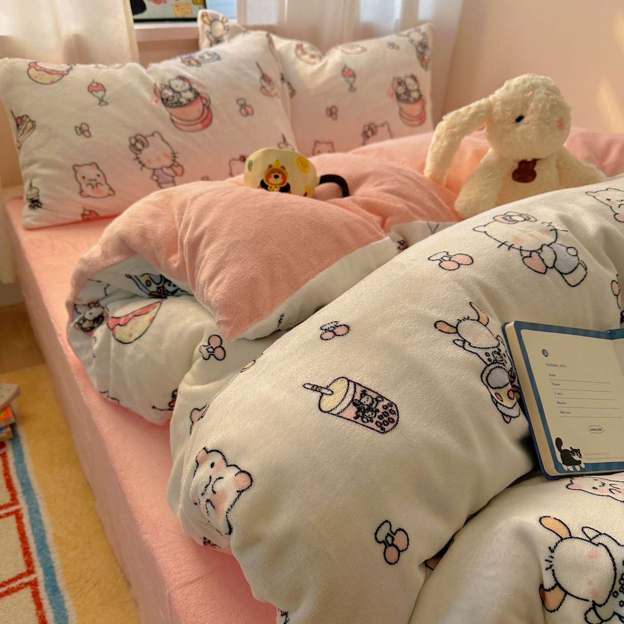 91家纺网 家纺一手货源 找家纺 繁花家居 2025新款小清新180克跑量款牛奶绒三件套四件套 甜心小猫