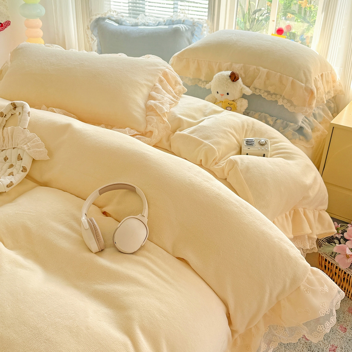 91家纺网 家纺一手货源 找家纺 鑫利来家纺 2025新款法式蕾丝花边牛奶绒四件套韩版花边加厚牛奶绒四件套 倾城-奶黄