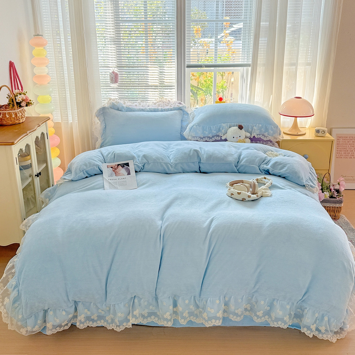 91家纺网 家纺一手货源 找家纺 鑫利来家纺 2025新款法式蕾丝花边牛奶绒四件套韩版花边加厚牛奶绒四件套 倾城-天蓝