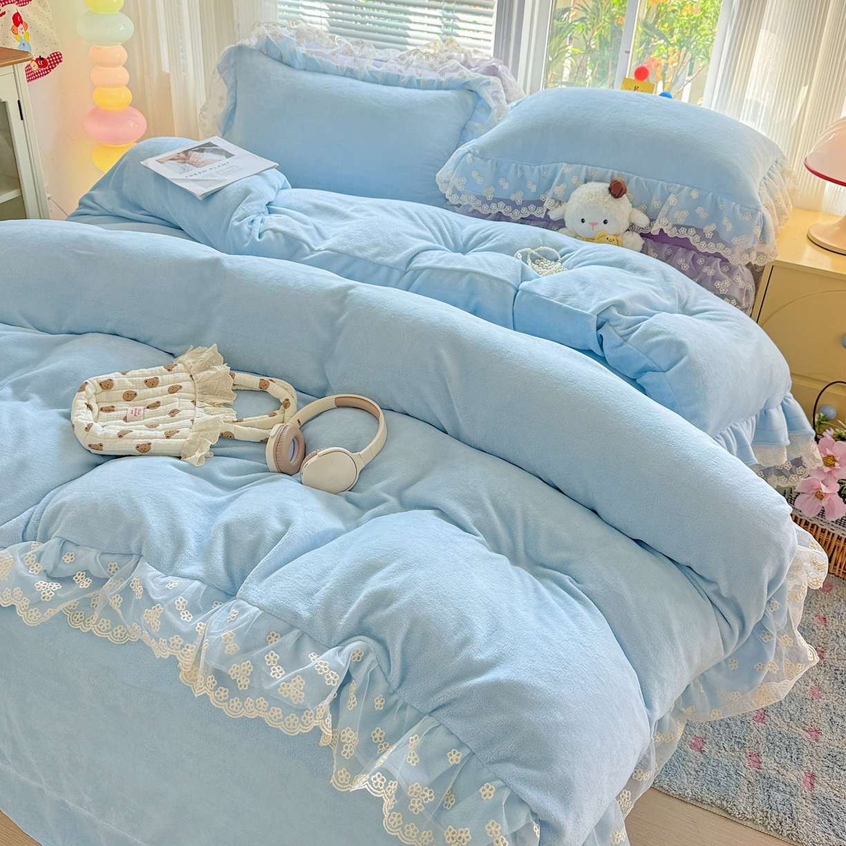 91家纺网 家纺一手货源 找家纺 鑫利来家纺 2025新款法式蕾丝花边牛奶绒四件套韩版花边加厚牛奶绒四件套 倾城-天蓝