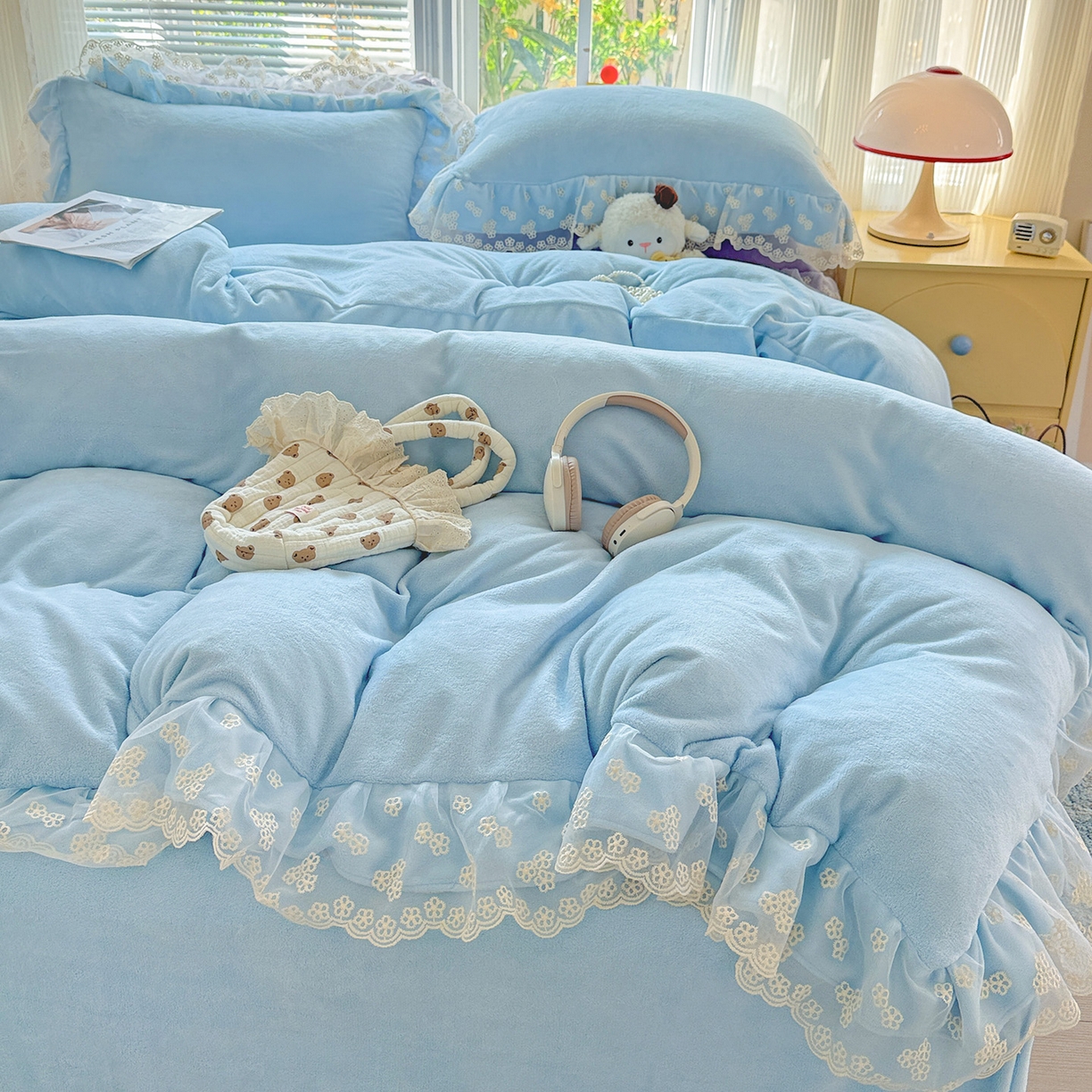 91家纺网 家纺一手货源 找家纺 鑫利来家纺 2025新款法式蕾丝花边牛奶绒四件套韩版花边加厚牛奶绒四件套 倾城-天蓝