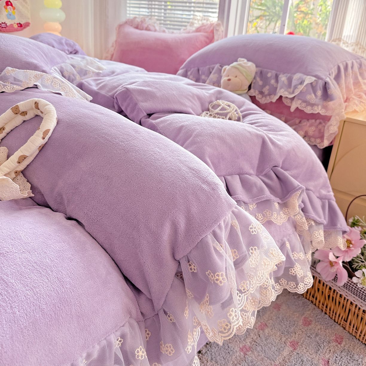 91家纺网 家纺一手货源 找家纺 鑫利来家纺 2025新款法式蕾丝花边牛奶绒四件套韩版花边加厚牛奶绒四件套 倾城-紫