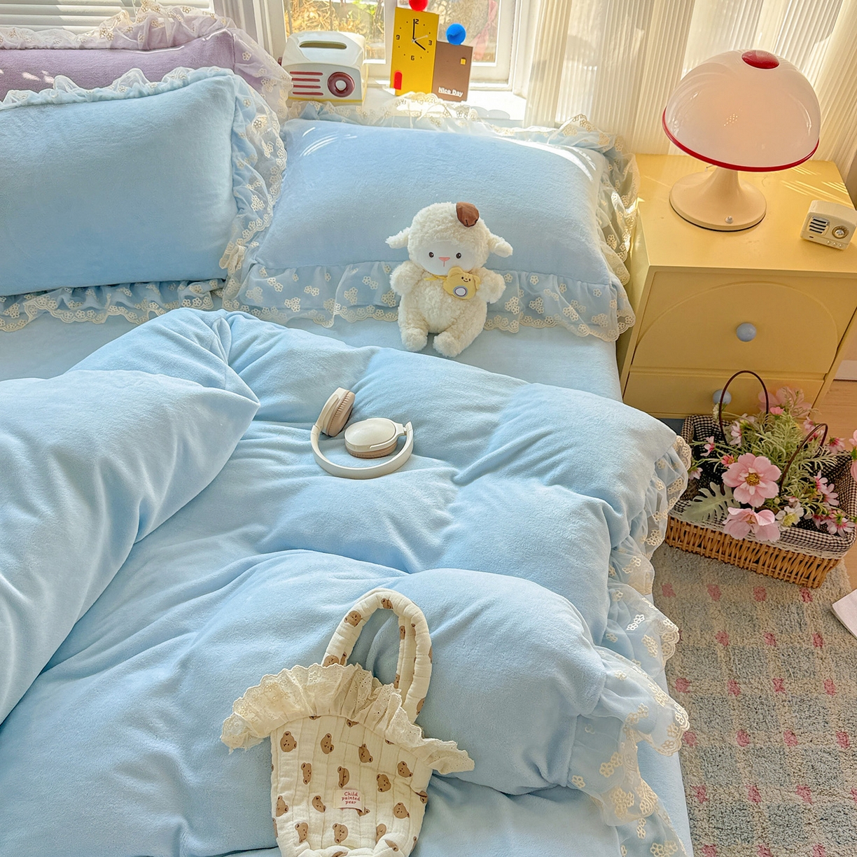 91家纺网 家纺一手货源 找家纺 鑫利来家纺 2025新款法式蕾丝花边牛奶绒四件套韩版花边加厚牛奶绒四件套 倾城-天蓝