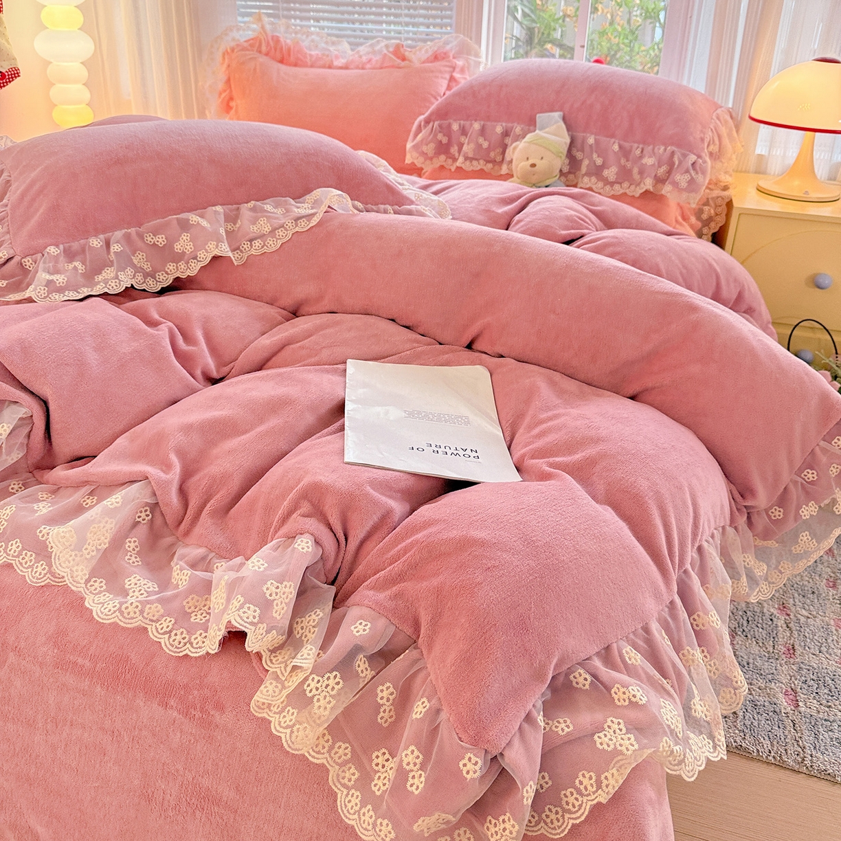 鑫利来家纺 2025新款法式蕾丝花边牛奶绒四件套韩版花边加厚牛奶绒四件套 倾城-豆沙