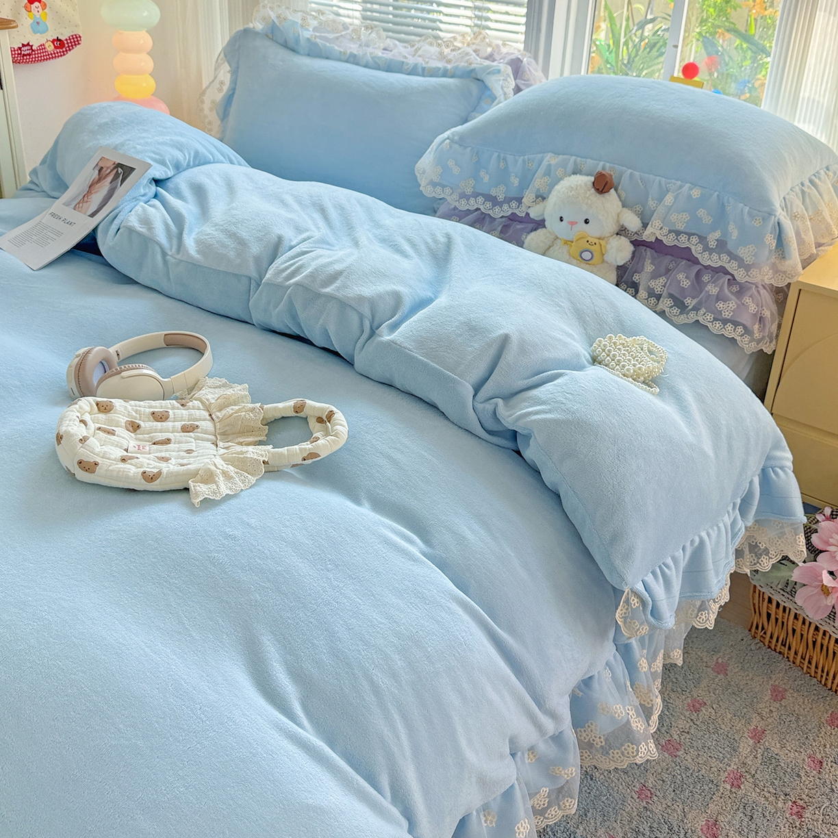 91家纺网 家纺一手货源 找家纺 鑫利来家纺 2025新款法式蕾丝花边牛奶绒四件套韩版花边加厚牛奶绒四件套 倾城-天蓝