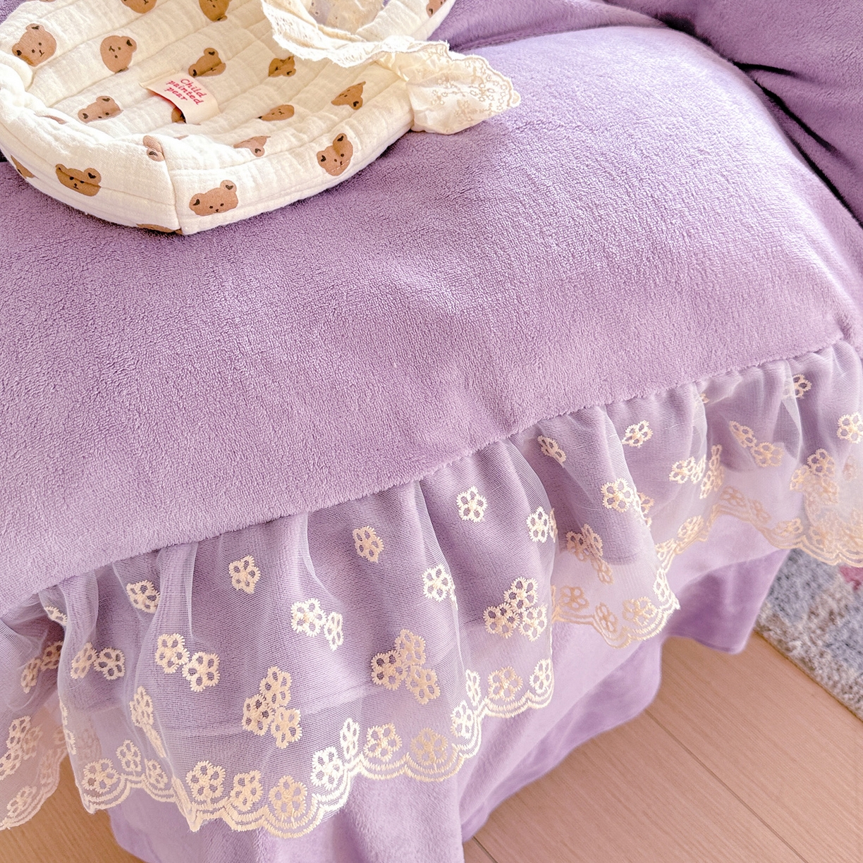 91家纺网 家纺一手货源 找家纺 鑫利来家纺 2025新款法式蕾丝花边牛奶绒四件套韩版花边加厚牛奶绒四件套 倾城-紫