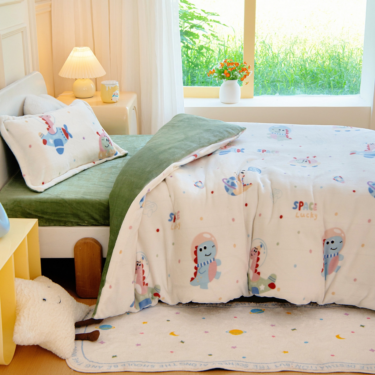 91家纺网 家纺一手货源 找家纺 梵赫 2025新款加厚牛奶绒被套被芯幼儿园被子系列 飞机小恐龙