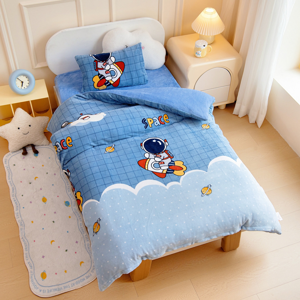 91家纺网 家纺一手货源 找家纺 梵赫 2025新款加厚牛奶绒被套被芯幼儿园被子系列 航天员