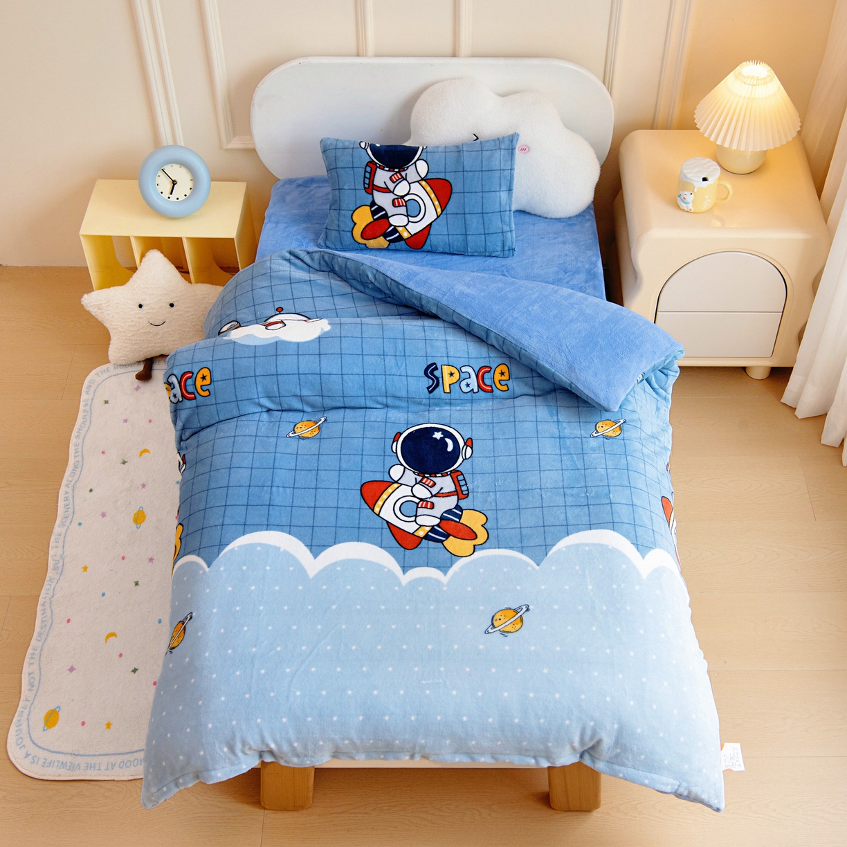 91家纺网 家纺一手货源 找家纺 梵赫 2025新款加厚牛奶绒被套被芯幼儿园被子系列 航天员