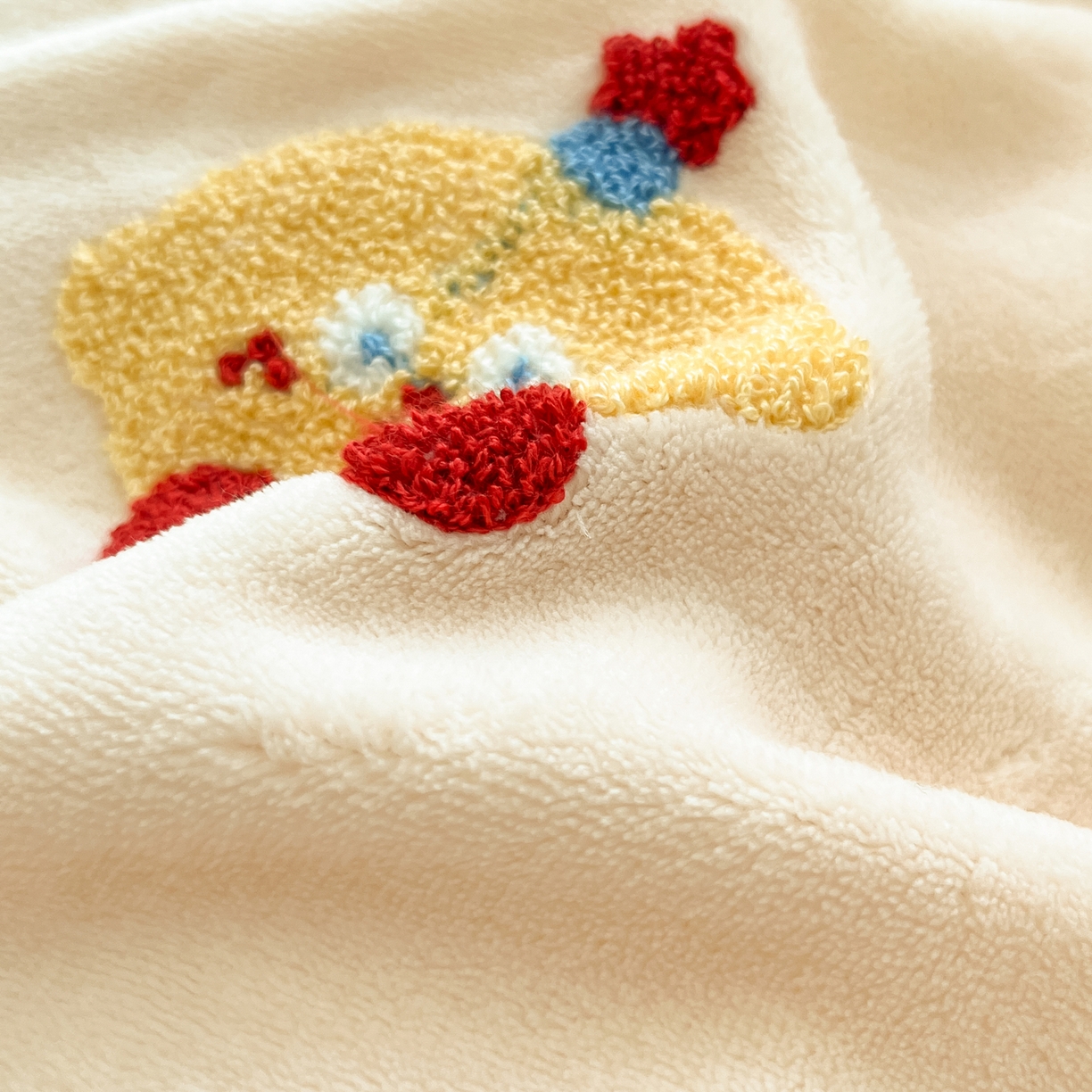 91家纺网 家纺一手货源 找家纺 （总）丽涵家纺 2025秋冬新品210克牛奶绒毛巾绣四件套卡通绣花学生床笠三件套