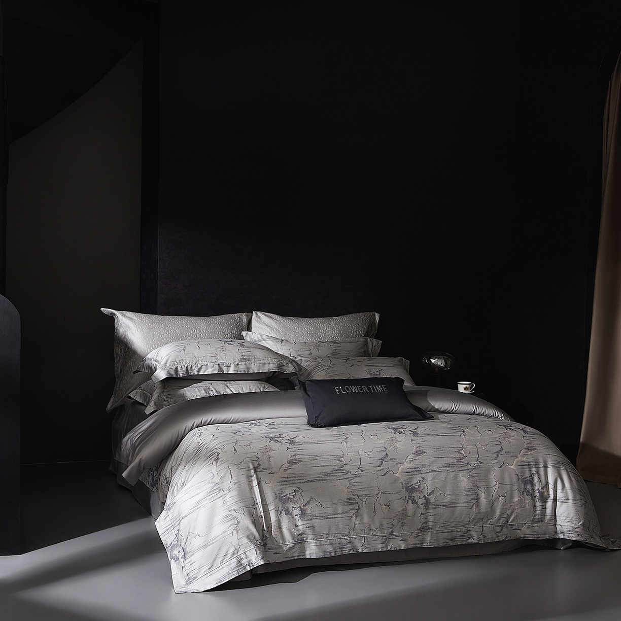 91家纺网 家纺一手货源 找家纺 花时间 2025秋冬新品天丝棉色织错落空间系列四件套 错落空间-灰