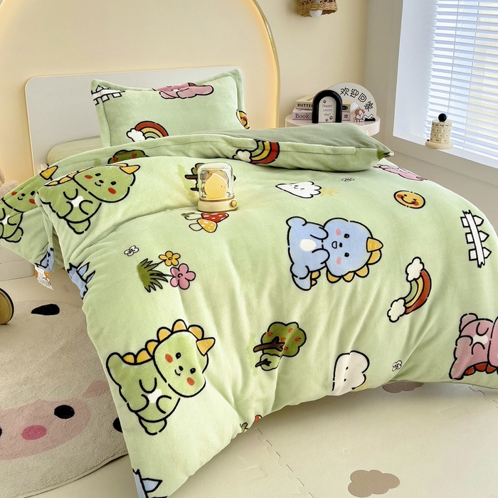 91家纺网 家纺一手货源 找家纺 梵赫 2025新款加厚牛奶绒被套被芯幼儿园被子系列 恐龙集结