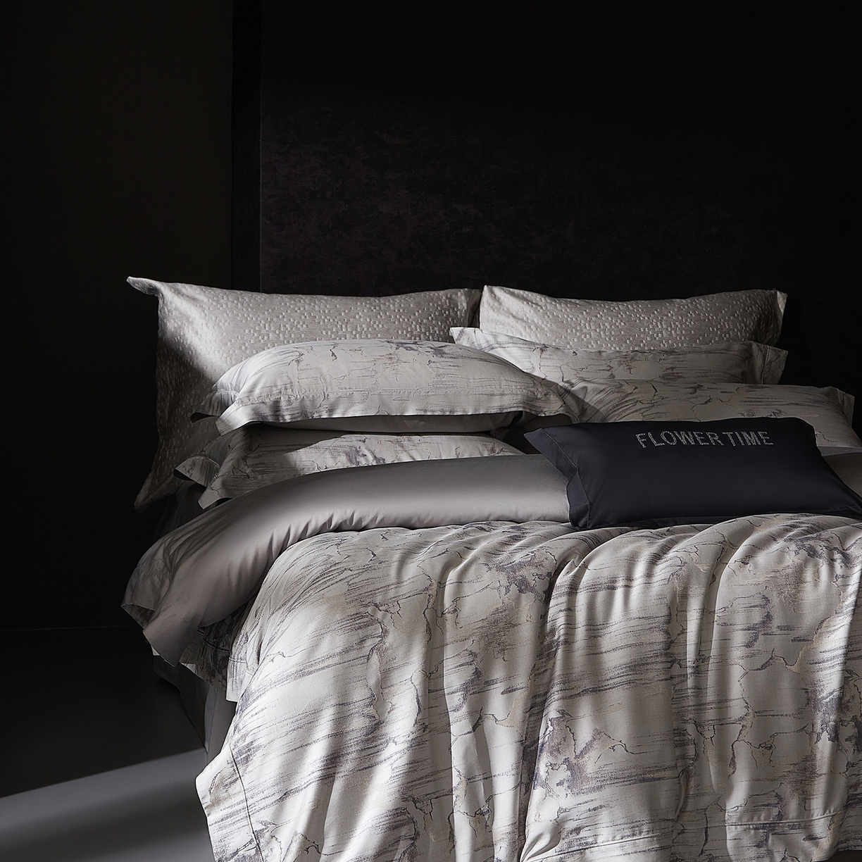 91家纺网 家纺一手货源 找家纺 花时间 2025秋冬新品天丝棉色织错落空间系列四件套 错落空间-灰