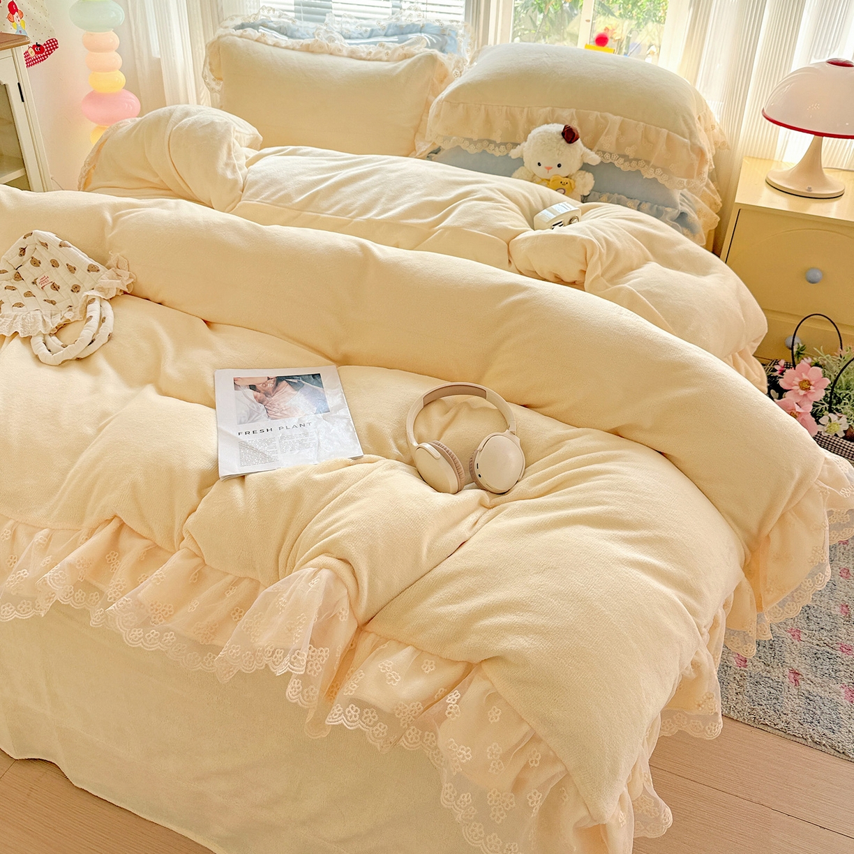 91家纺网 家纺一手货源 找家纺 逸林家纺《原希尔顿逸林》 2025新款法式蕾丝花边牛奶绒四件套韩版花边加厚牛奶绒四件套 倾城-奶黄