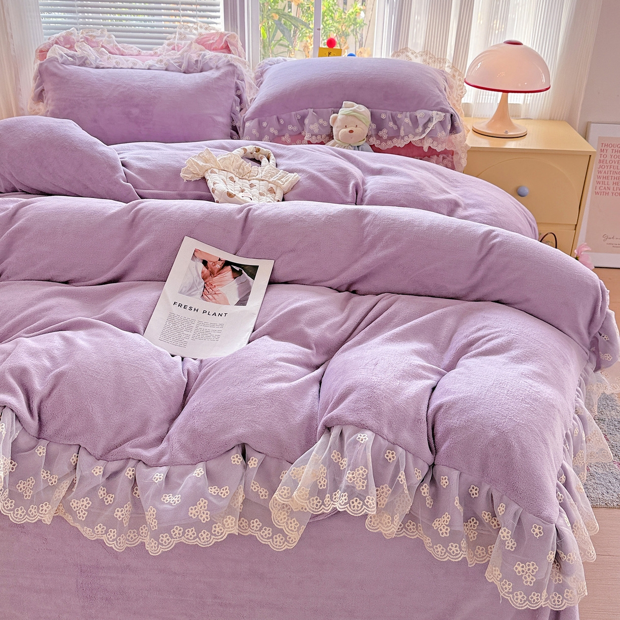 91家纺网 家纺一手货源 找家纺 逸林家纺《原希尔顿逸林》 2025新款法式蕾丝花边牛奶绒四件套韩版花边加厚牛奶绒四件套 倾城-紫
