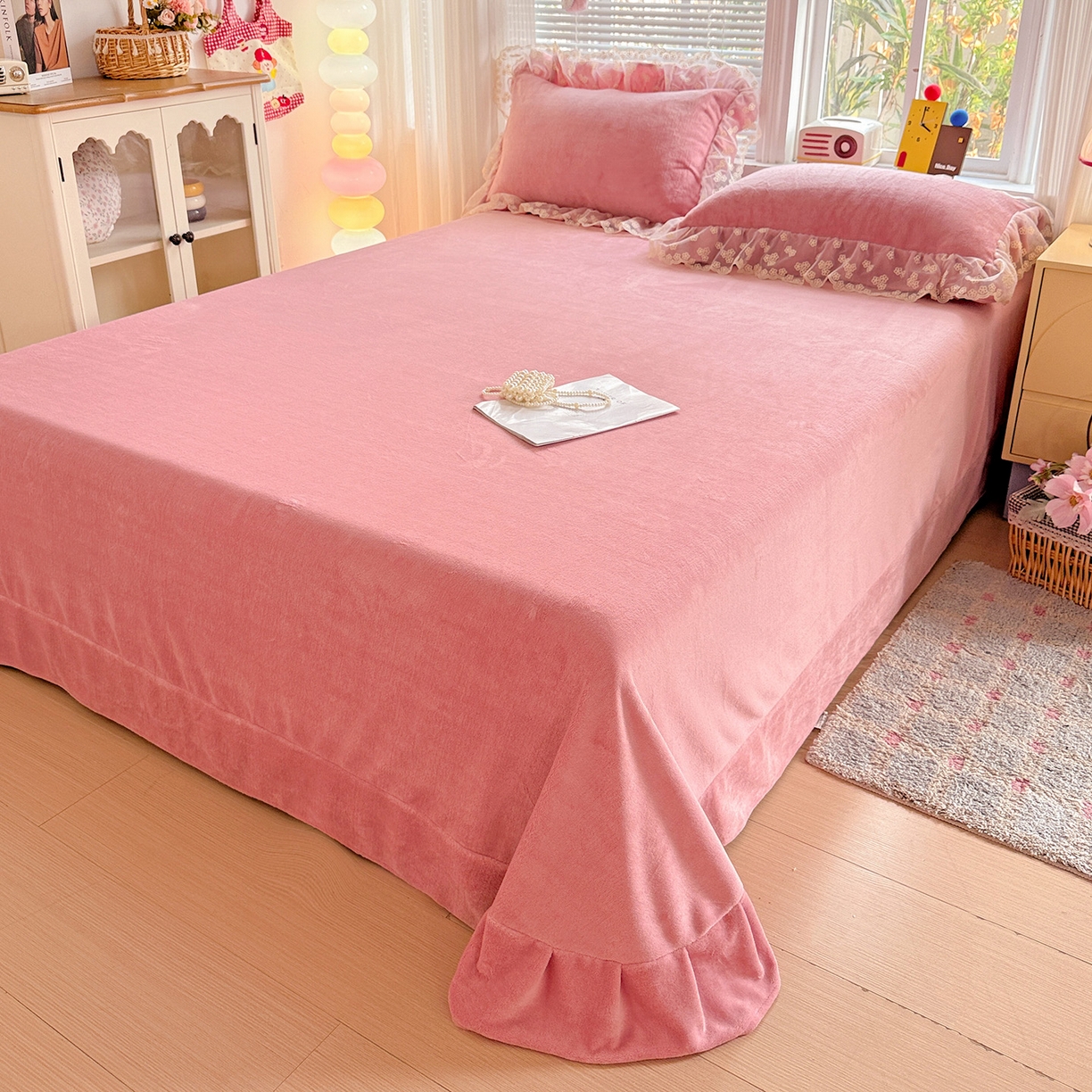 91家纺网 家纺一手货源 找家纺 逸林家纺《原希尔顿逸林》 2025新款法式蕾丝花边牛奶绒四件套韩版花边加厚牛奶绒四件套 倾城-豆沙