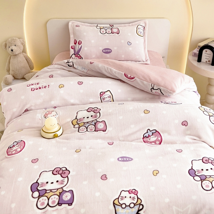 91家纺网 家纺一手货源 找家纺 梵赫 2025新款加厚牛奶绒被套被芯幼儿园被子系列 Kitty猫咪