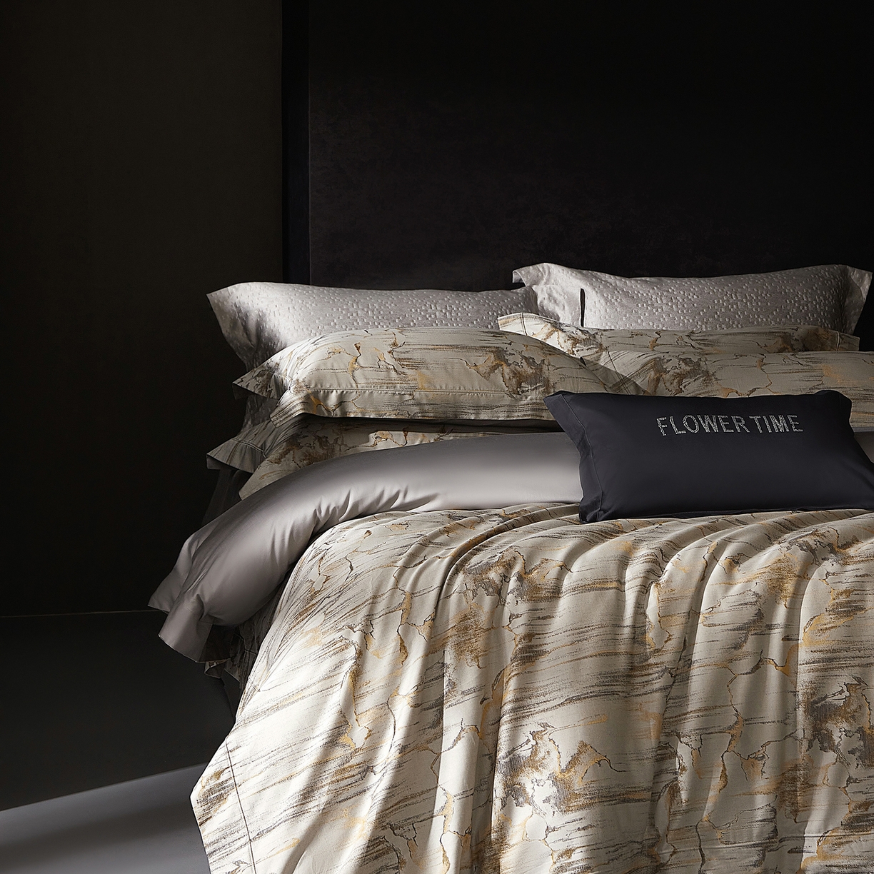 91家纺网 家纺一手货源 找家纺 花时间 2025秋冬新品天丝棉色织错落空间系列四件套 错落空间-金