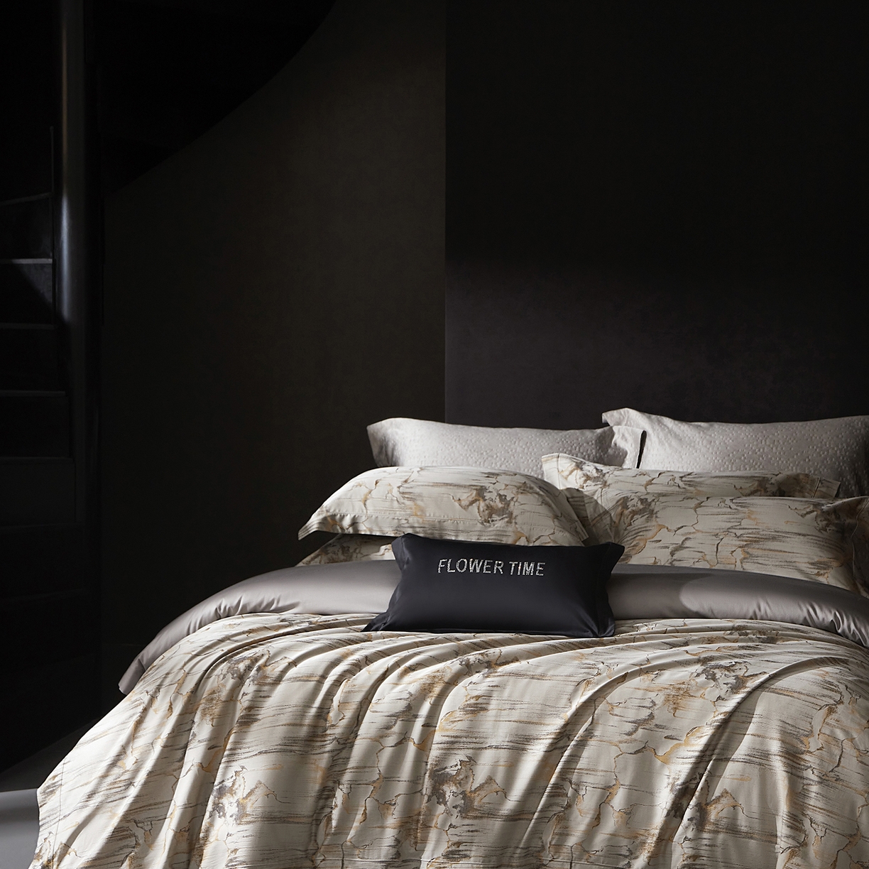 91家纺网 家纺一手货源 找家纺 花时间 2025秋冬新品天丝棉色织错落空间系列四件套 错落空间-金